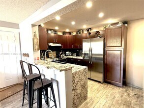301 Palm Way in Pembroke Pines, FL - Building Photo - Building Photo