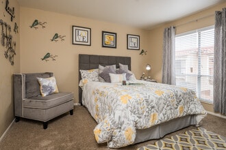 Cedar Trace in Maryland Heights, MO - Building Photo - Interior Photo