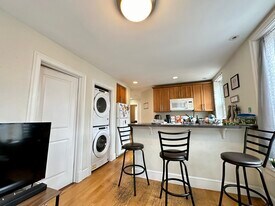 836 Huntington Ave, Unit 3 in Boston, MA - Building Photo