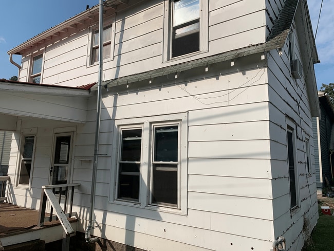 211 Howard St in Glenville, WV - Building Photo - Building Photo