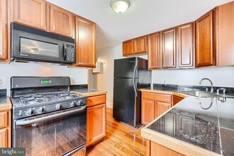 1302 S Hanover St in Baltimore, MD - Building Photo - Building Photo