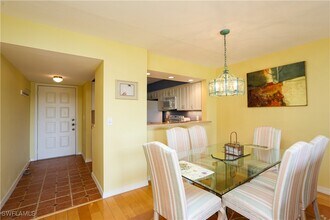 1075 Foxfire Ln in Naples, FL - Building Photo - Building Photo