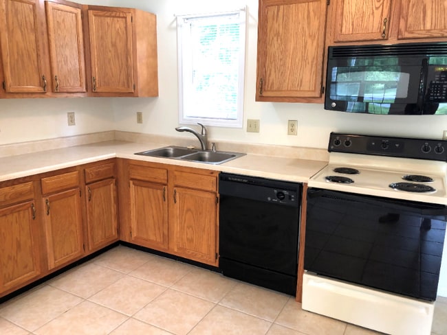 202 9th St in Grottoes, VA - Building Photo - Building Photo