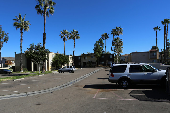 Sunshine Gardens in El Cajon, CA - Foto de edificio - Building Photo