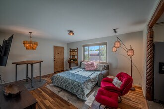 1417 Agua Fria St, Unit Front in Santa Fe, NM - Building Photo - Building Photo