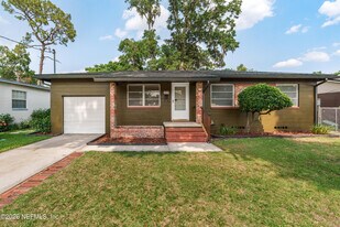 1329 Hollyhock Cir in Jacksonville, FL - Building Photo