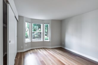 Martine Apartments in Bellevue, WA - Building Photo - Interior Photo