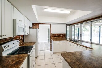 7401 NW 84th St in Tamarac, FL - Building Photo - Building Photo