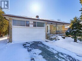 129 Crestwood Rd in Vaughan, ON - Building Photo