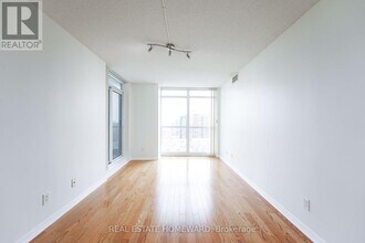 28 Harrison Garden Blvd in Toronto, ON - Building Photo - Building Photo