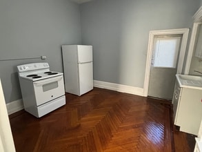 811 W Main St in Norristown, PA - Foto de edificio - Building Photo