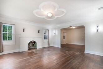 1769 SW 24th Ter in Miami, FL - Building Photo - Building Photo