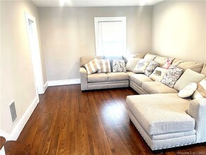 231 Nichols Ave in Stratford, CT - Building Photo - Building Photo
