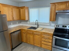5623 SE 84th Ave in Portland, OR - Building Photo