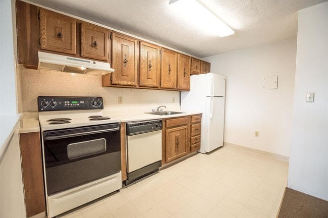 31 Andrew St in Manchester, NH - Building Photo - Building Photo