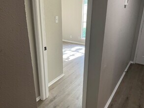 5512 Lochmoor in San Antonio, TX - Building Photo - Building Photo