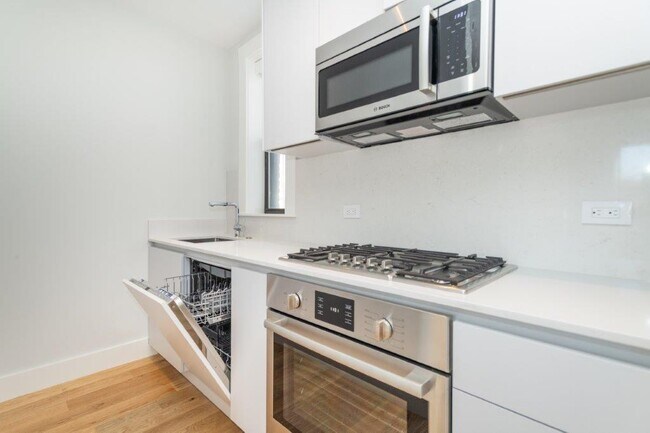 12 Elko St, Unit 8 in Boston, MA - Foto de edificio - Building Photo