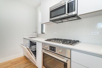 12 Elko St, Unit 8 in Boston, MA - Foto de edificio - Building Photo