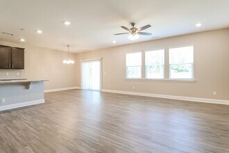 231 Pilsen Dr in Fuquay Varina, NC - Foto de edificio - Building Photo