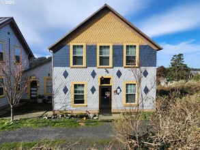 935 Jackson St in Port Orford, OR - Building Photo - Building Photo