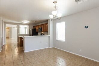 17746 W Red Bird Rd in Surprise, AZ - Foto de edificio - Building Photo