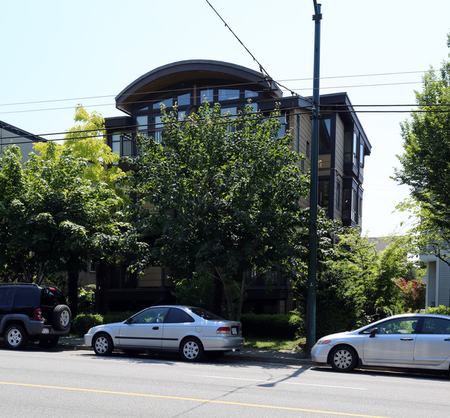 2436 W 4th Ave in Vancouver, BC - Building Photo - Primary Photo