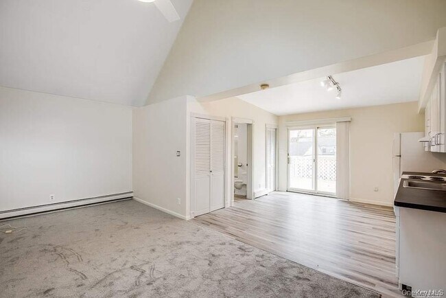 75 Maxwell Ave in Oyster Bay, NY - Building Photo - Building Photo