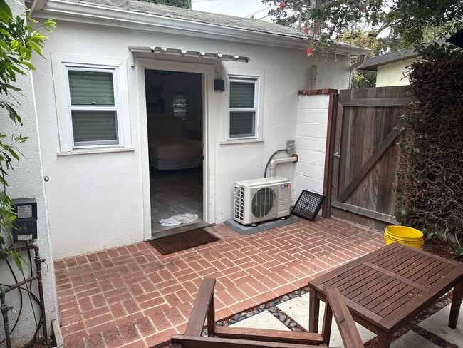 2347 Ashland Ave, Unit Ashland in Santa Monica, CA - Building Photo - Building Photo