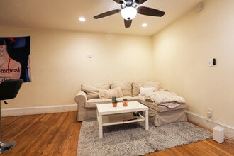 328 Saint Paul St, Unit 3 in Brookline, MA - Building Photo - Building Photo