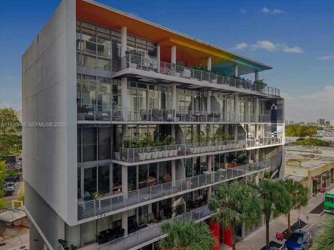 250 NW 24th St in Miami, FL - Foto de edificio - Building Photo