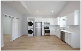 369 N Waverly St in Orange, CA - Foto de edificio - Building Photo