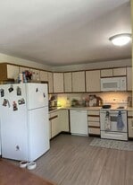 156 Rideout Ave, Unit 3 in Lewiston, ME - Building Photo