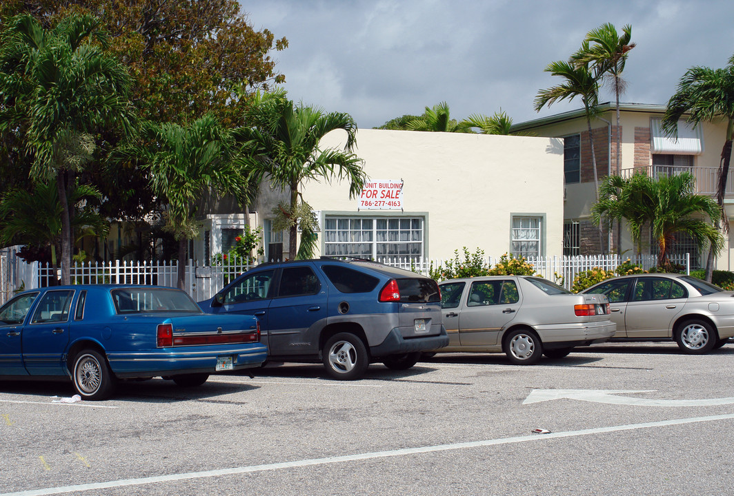 7315 Byron Ave in Miami Beach, FL - Building Photo