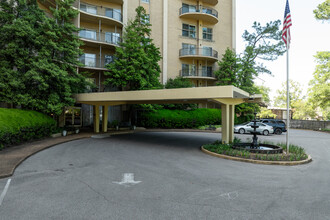 Fairway Towers in Memphis, TN - Building Photo - Building Photo