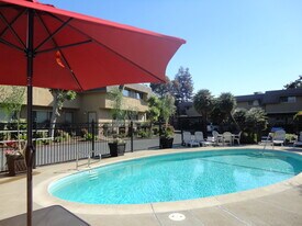 25 El Mirador, Unit D in Walnut Creek, CA - Building Photo