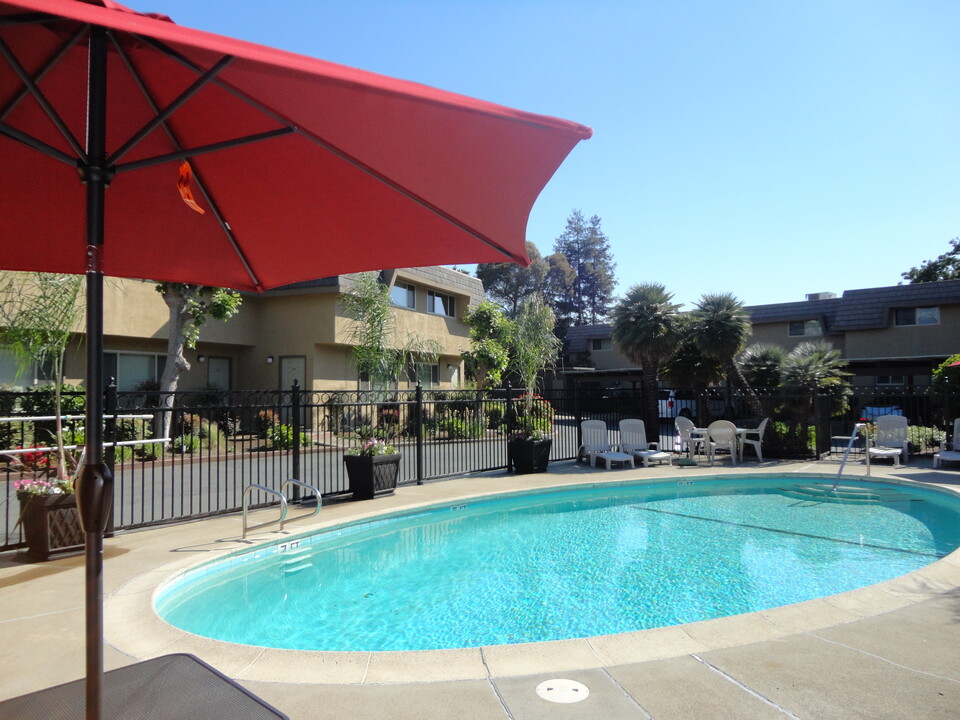 25 El Mirador in Walnut Creek, CA - Building Photo