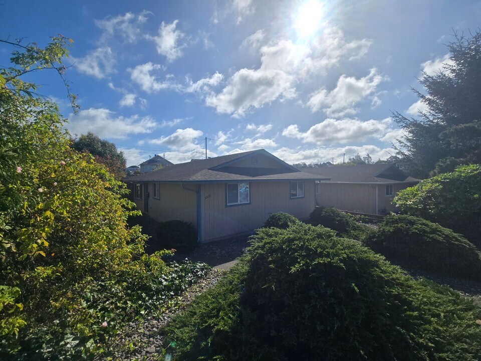 3539 Dakota St in Eureka, CA - Foto de edificio