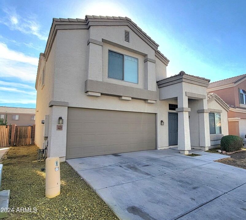 8617 W Jocelyn Terrace in Tolleson, AZ - Foto de edificio