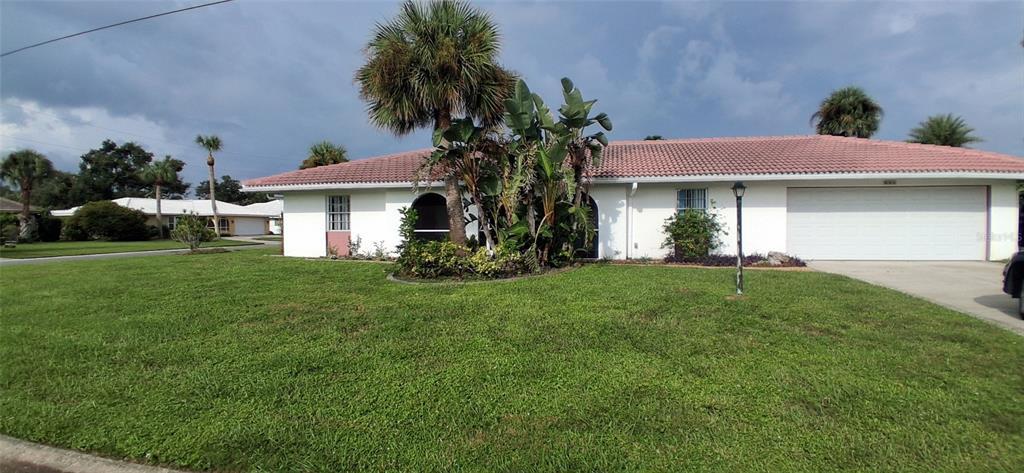 441 Rubens Dr in Nokomis, FL - Building Photo