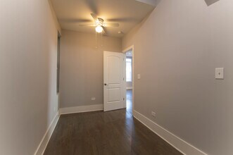 2113 W 18th St, Unit 1F in Chicago, IL - Building Photo - Building Photo