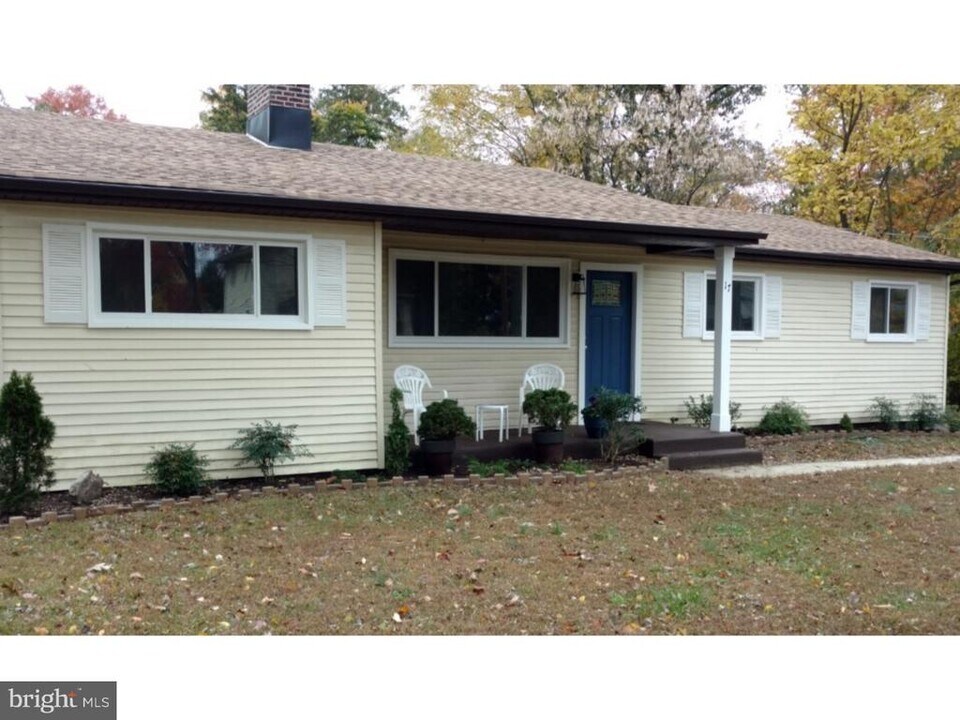 17 5th Ave in Cherry Hill Township, NJ - Building Photo