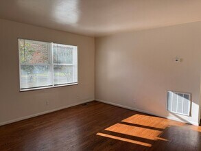1025 W Parkway Ave in Knoxville, TN - Building Photo - Building Photo