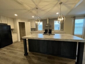 226 McAuliffe Dr in Flushing, MI - Building Photo - Building Photo