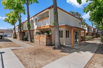 Casa Blanca Apartments in Antioch, CA - Building Photo - Building Photo