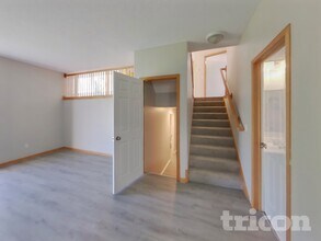 2739 Zumbrota Cir NE in Minneapolis, MN - Building Photo - Building Photo