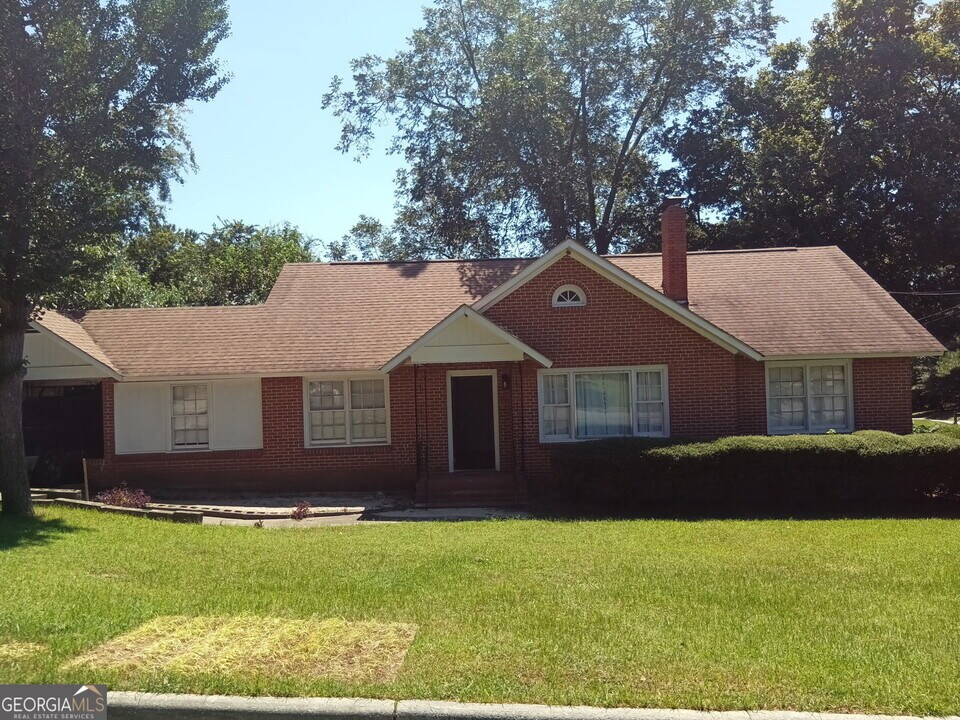 1380 Sylvian Dr in Macon, GA - Building Photo