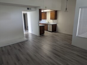 1046 Canal St in Oxnard, CA - Foto de edificio - Building Photo