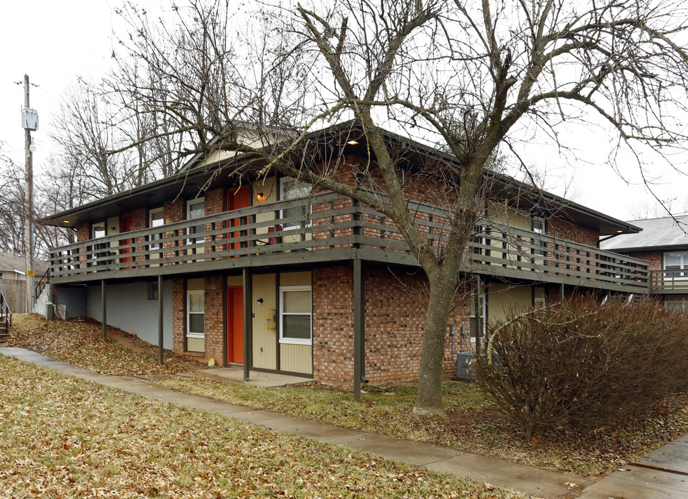 Pine Tree Apartments in Nixa, MO - Building Photo