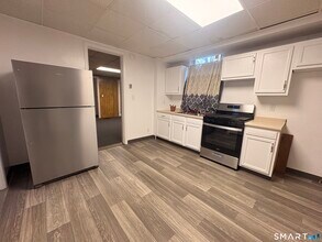 185 Grove St in Waterbury, CT - Building Photo - Building Photo