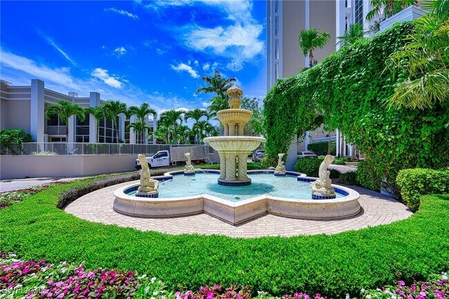 7117 Pelican Bay Blvd in Naples, FL - Building Photo - Building Photo